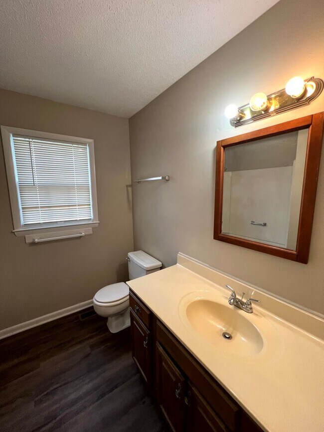 Building Photo - 109 Deerfield Dr