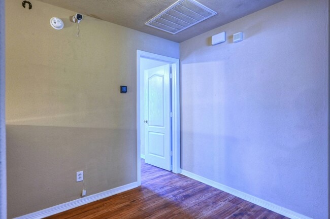 Building Photo - 21803 Manor Ct Dr