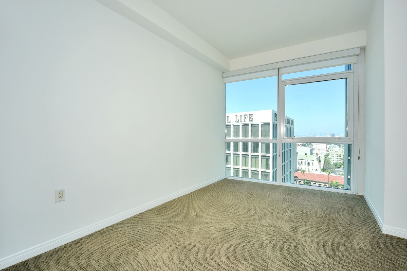 Building Photo - 3785 Wilshire Blvd