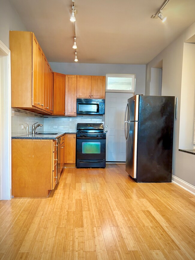 Building Photo - 1846 W 18th St
