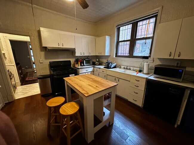 Building Photo - 1830 Swann St NW