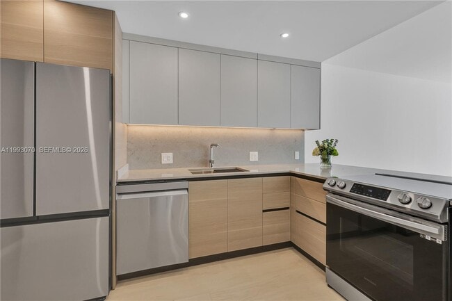 Building Photo - 20100 W Country Club Dr