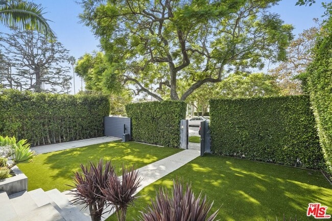 Building Photo - 458 N La Jolla Ave