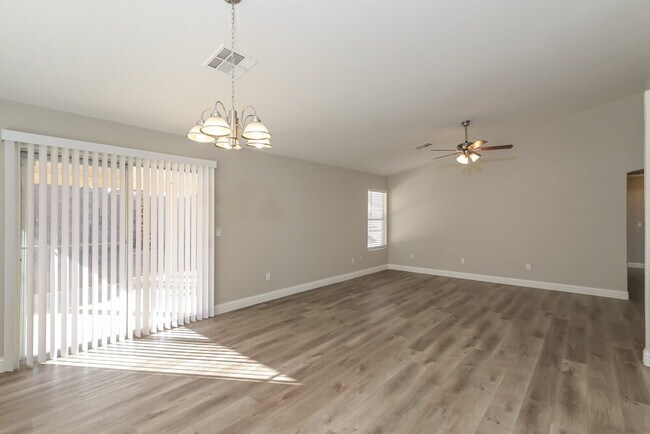 Building Photo - 655 Camp Hill Rd