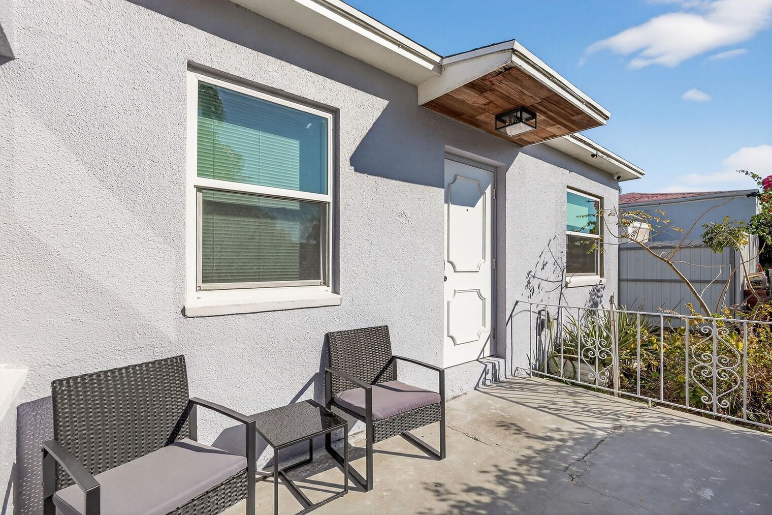 Building Photo - 823 Avenida Hermosa