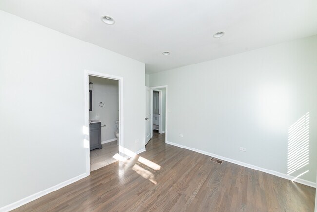 Building Photo - 712 N Willard Ct