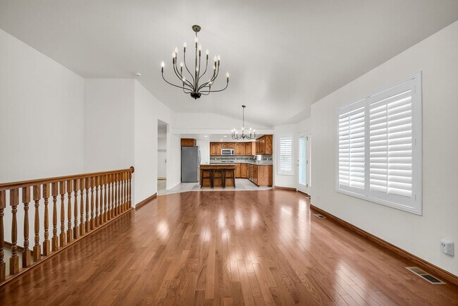 Building Photo - Spacious 7 Bed Kaysville Home with Two Kitchens