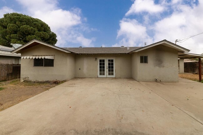 Building Photo - 3825 Bianchi Way