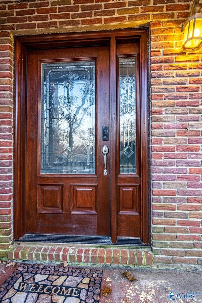 Building Photo - 702 Chambers Dr NE