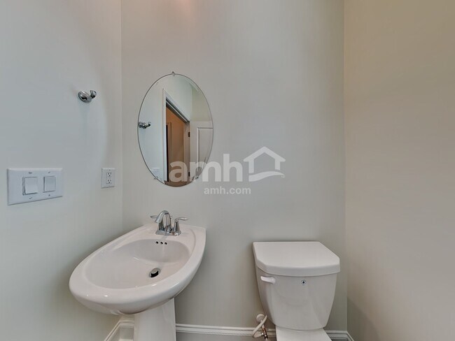 Building Photo - 3750 Blackshear Pl