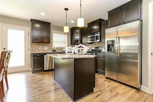 Building Photo - 3273 Red Oak Trail