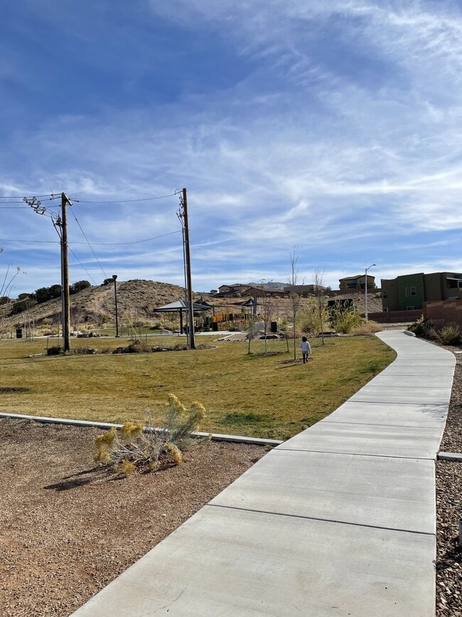 Building Photo - 1509 Borrego Dr SE