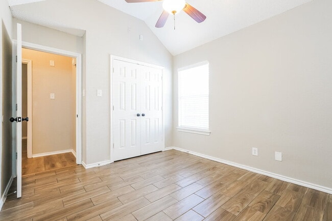 Building Photo - 512 Arbor Ln