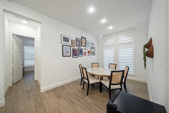 Building Photo - 4803 Bernard Dr