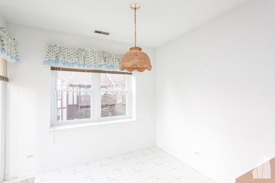 Building Photo - 2630 Northampton Dr