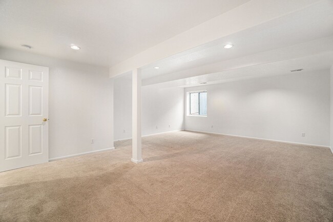 Building Photo - Great Townhome in Fort Collins