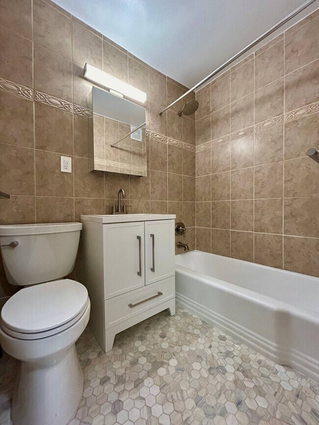 Building Photo - 5730 Mosholu Ave