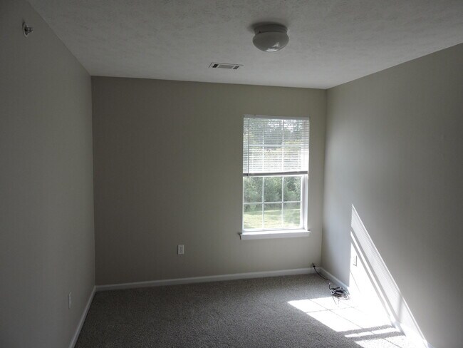 Building Photo - 207 Swaying Pine Ct
