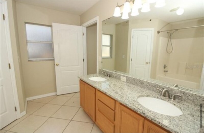 Building Photo - 305 Garden Oak Ct