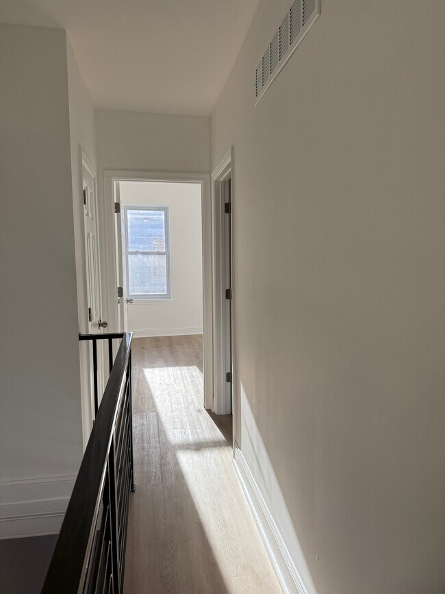 Building Photo - 2431 N Bancroft St