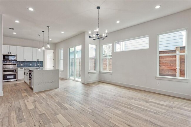 Building Photo - High-End New Construction Townhome Walk to...