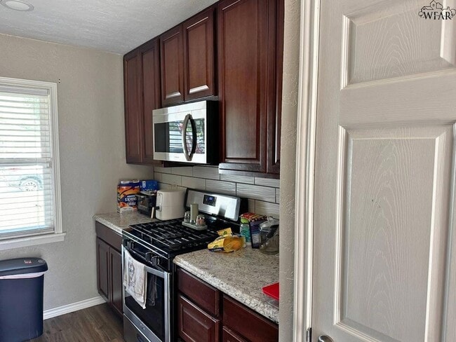 Building Photo - 5012 Lakefront Dr
