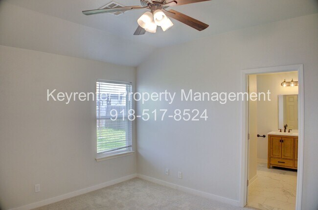 Building Photo - PRICE DECREASE! MOVE IN READY! Gorgeous 3 bed/2 bath!