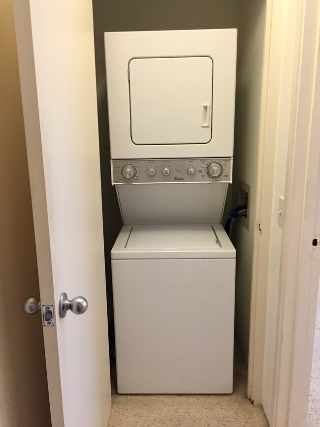 Washer Dryer - 350 Aoloa St