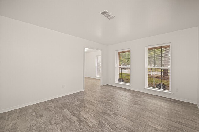 Building Photo - 5615 Beechnut St