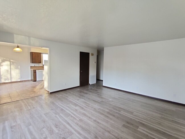 Building Photo - 1816 W 21st Ave