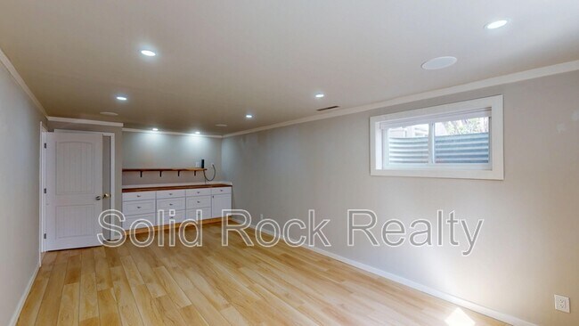 Building Photo - 535 Silver Spring Cir