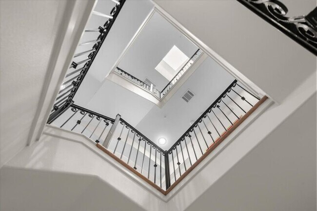 Building Photo - 1529 Barton Springs Rd