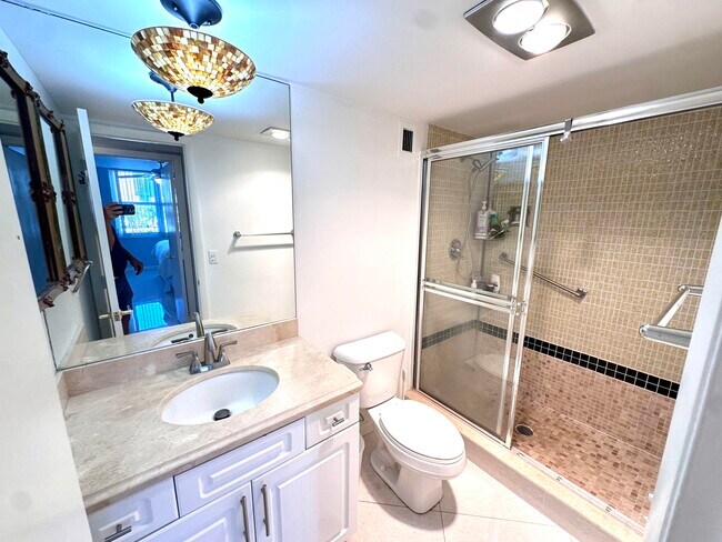 Building Photo - 1 Las Olas Cir