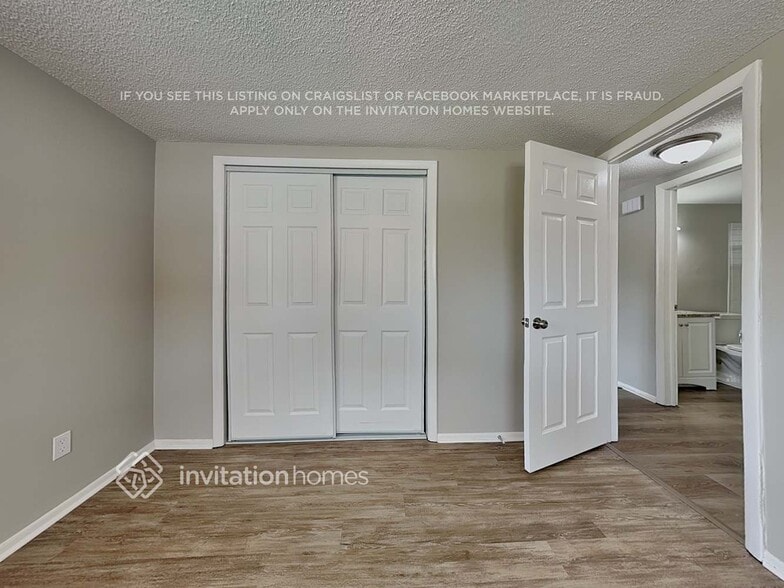 Building Photo - 16033 Villa Dr