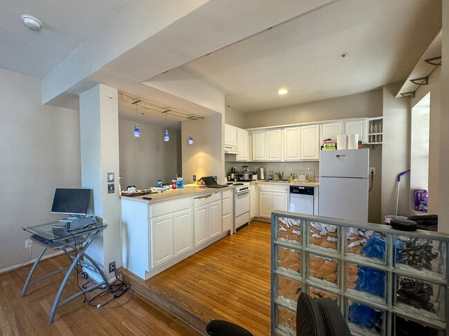 Building Photo - 1415 Chapin St NW