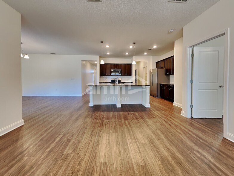 Building Photo - 892 Sunny Stroll Dr