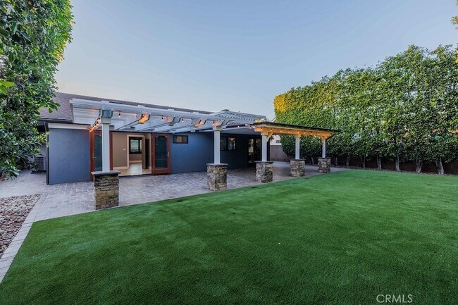 Building Photo - 5672 Rich Hill Way