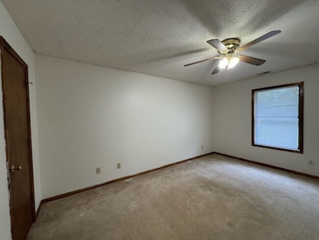 Building Photo - 162A Eulon Loop