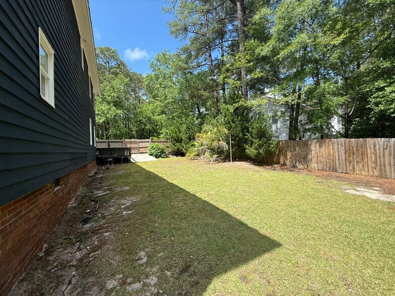 Building Photo - 160 Whitwood Cir