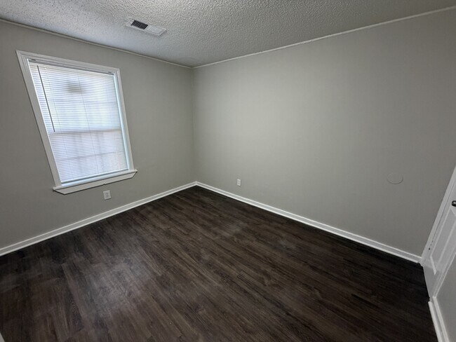 Building Photo - 2156 Ethlyn Ave