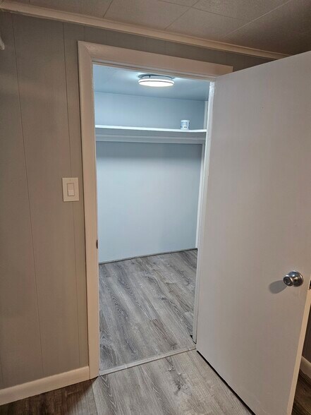 Building Photo - 440 Lockwood Dr