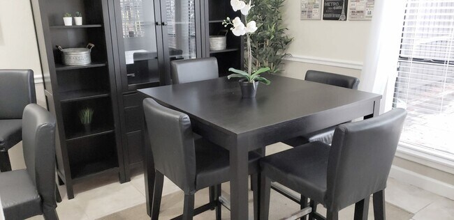 Building Photo - Beautiful  Furnished 1/1 condo x Rent  in Winter Park Next to Full Sail University !