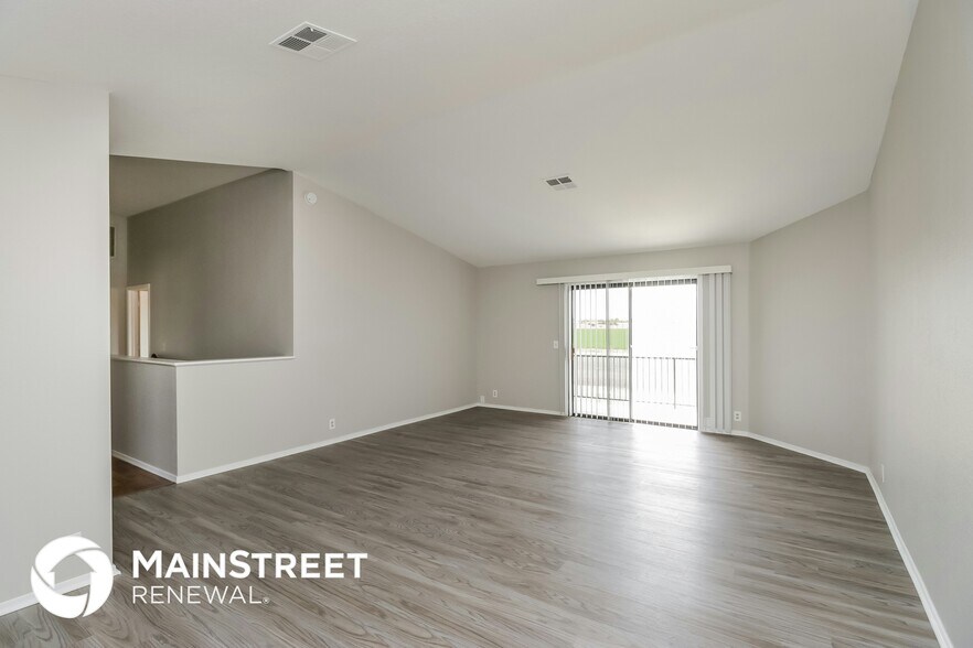 Building Photo - 4651 N 99th Dr