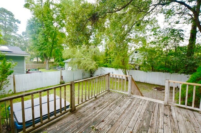Building Photo - 1522 Theresa Dr
