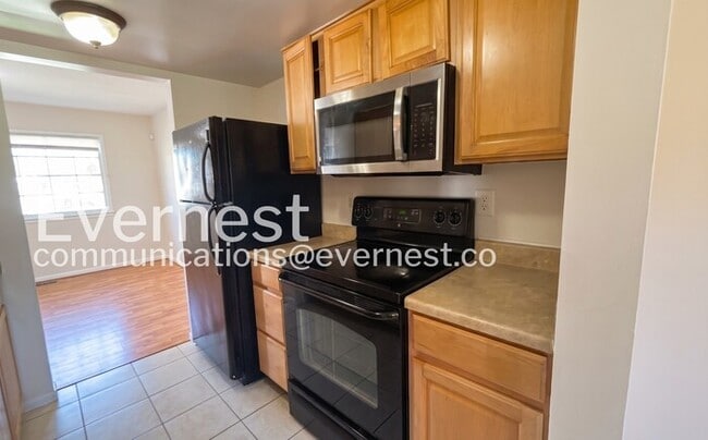 Building Photo - 2325 McClellan Ct