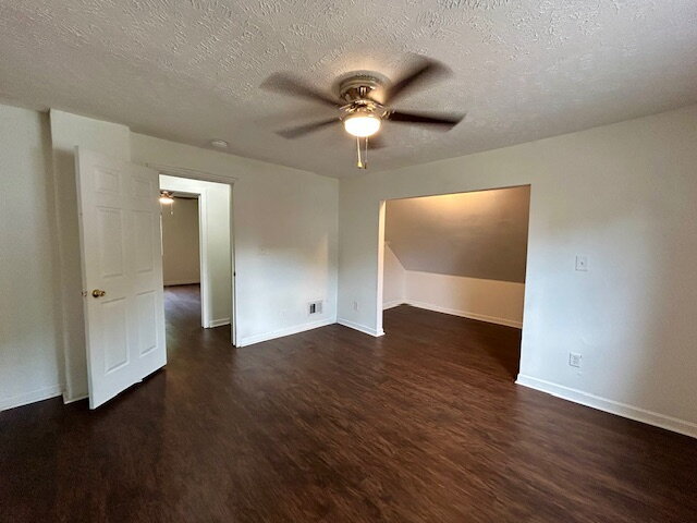 Building Photo - Charming 3 Bedroom 2 Bath House in Center Township!