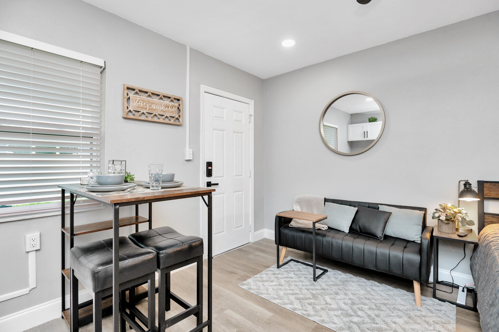 Building Photo - 401 S Mars Ave