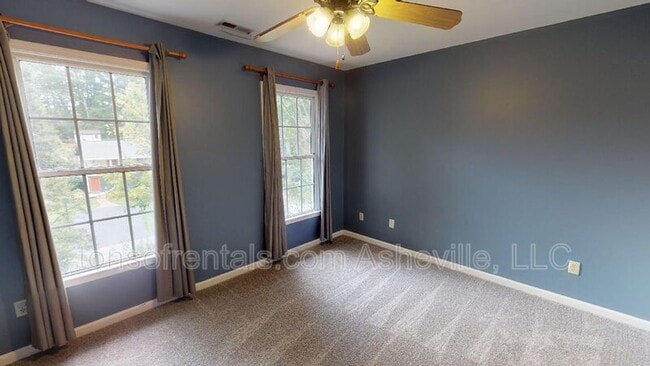 Building Photo - 15 Collenwood Rd