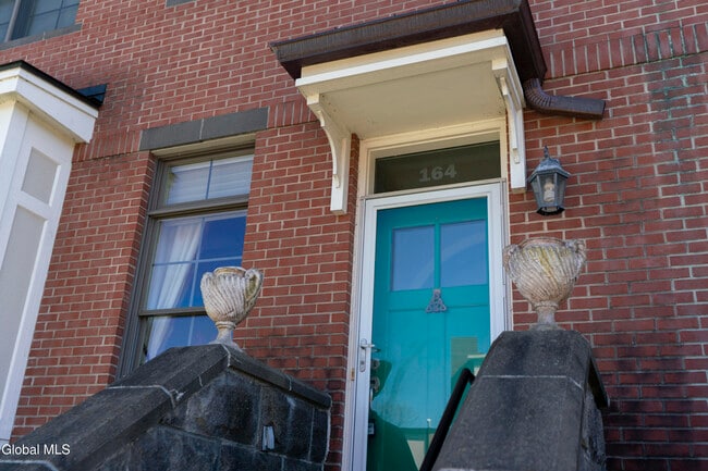 Building Photo - 164 High Rock Ave