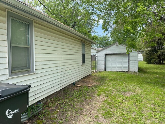 Building Photo - 795 - 2 bed 1 bath - Single Family Home